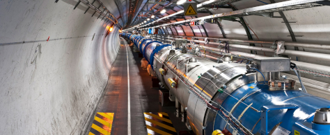 LHC Tunnel, fertig gebauter Tunnelsektor.jpg
